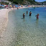 Nina Podstrana