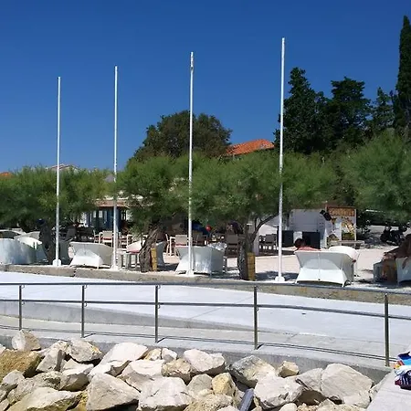 Nina * Podstrana