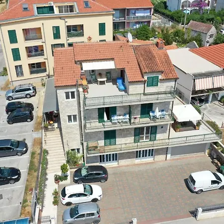 Nina Apartment *